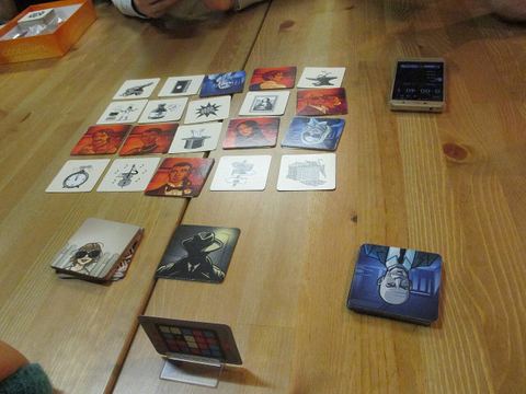Codenames: Pictures társasjáték játék közben egy budapesti társasjáték-klubban