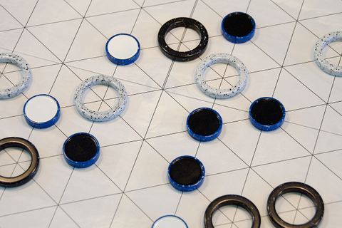 Close up of a game of YINSH in play